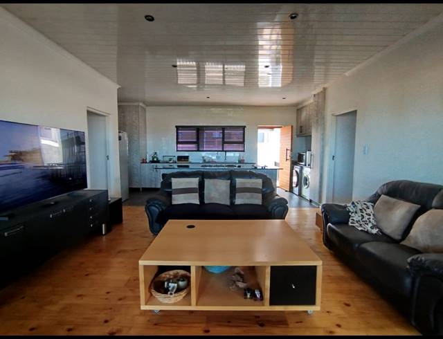 2 BEDROOM HOUSE FOR SALE IN BAYVIEW